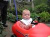 Merijn in zijn nieuwe wagen., geplaatst door mama Lizanne op 2005-04-30