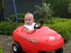 Merijn in zijn nieuwe wagen., geplaatst door mama Lizanne op 2005-04-30