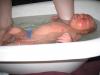 Merijn - voor het eerst in bad door papa 2, geplaatst door papa Boudewijn op 2004-06-03