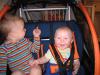 Merijn en Jesse in de fietskar., geplaatst door mama Lizanne op 2006-05-17