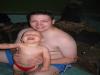 Jesse en papa in het zwembad., geplaatst door mama Lizanne op 2006-08-01