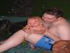 Jesse en papa in het zwembad., geplaatst door mama Lizanne op 2006-08-01