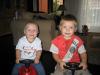 Merijn en Jesse allebij op de loopauto., geplaatst door mama Lizanne op 2006-10-11